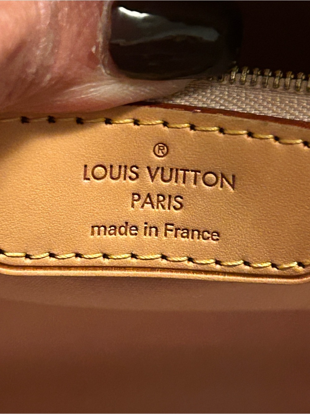 Louis Vuitton Deep Black Brea MM Vernis - Picture 9 of 13